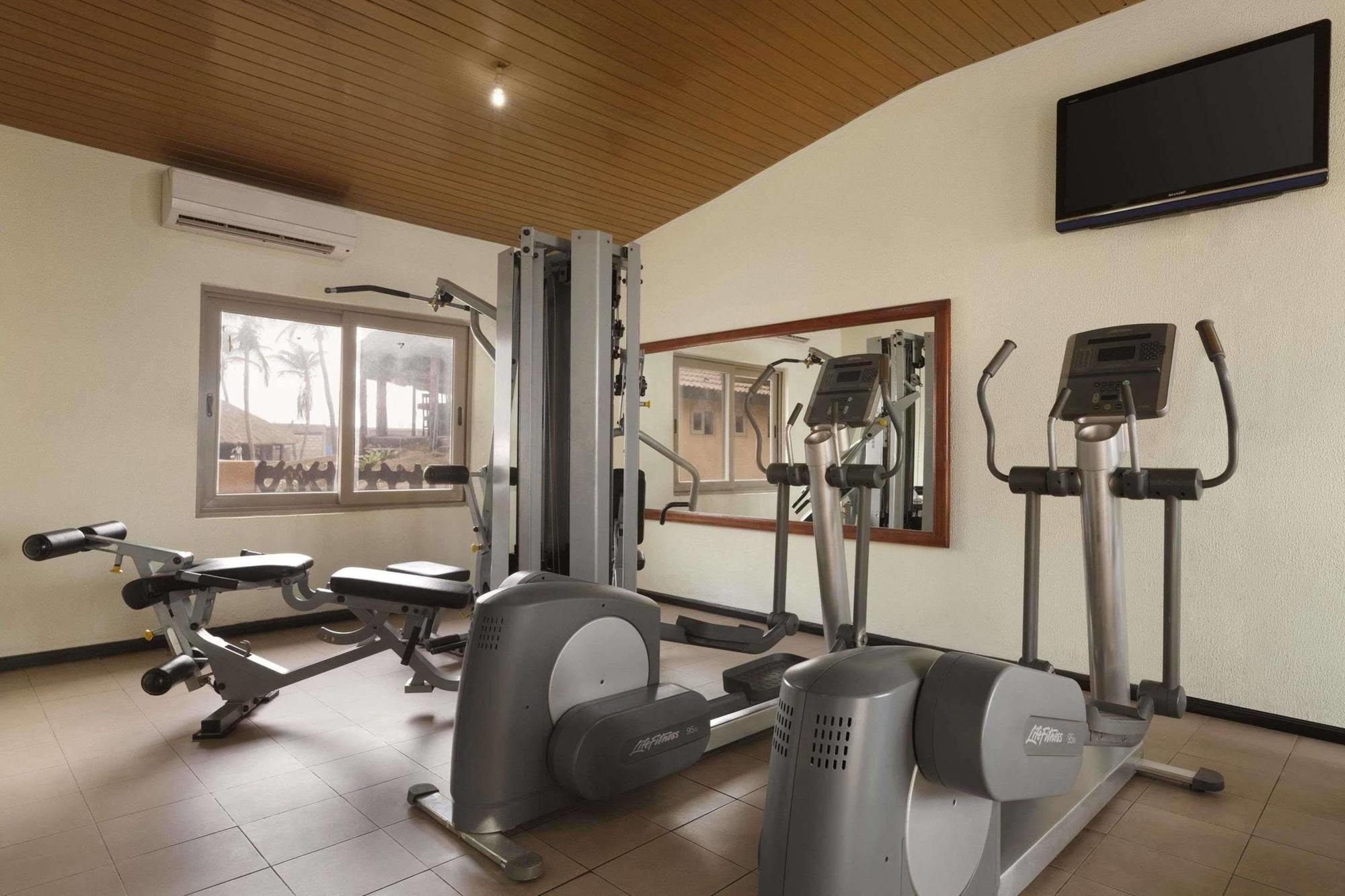 Ramada Resort Accra Bagian luar foto