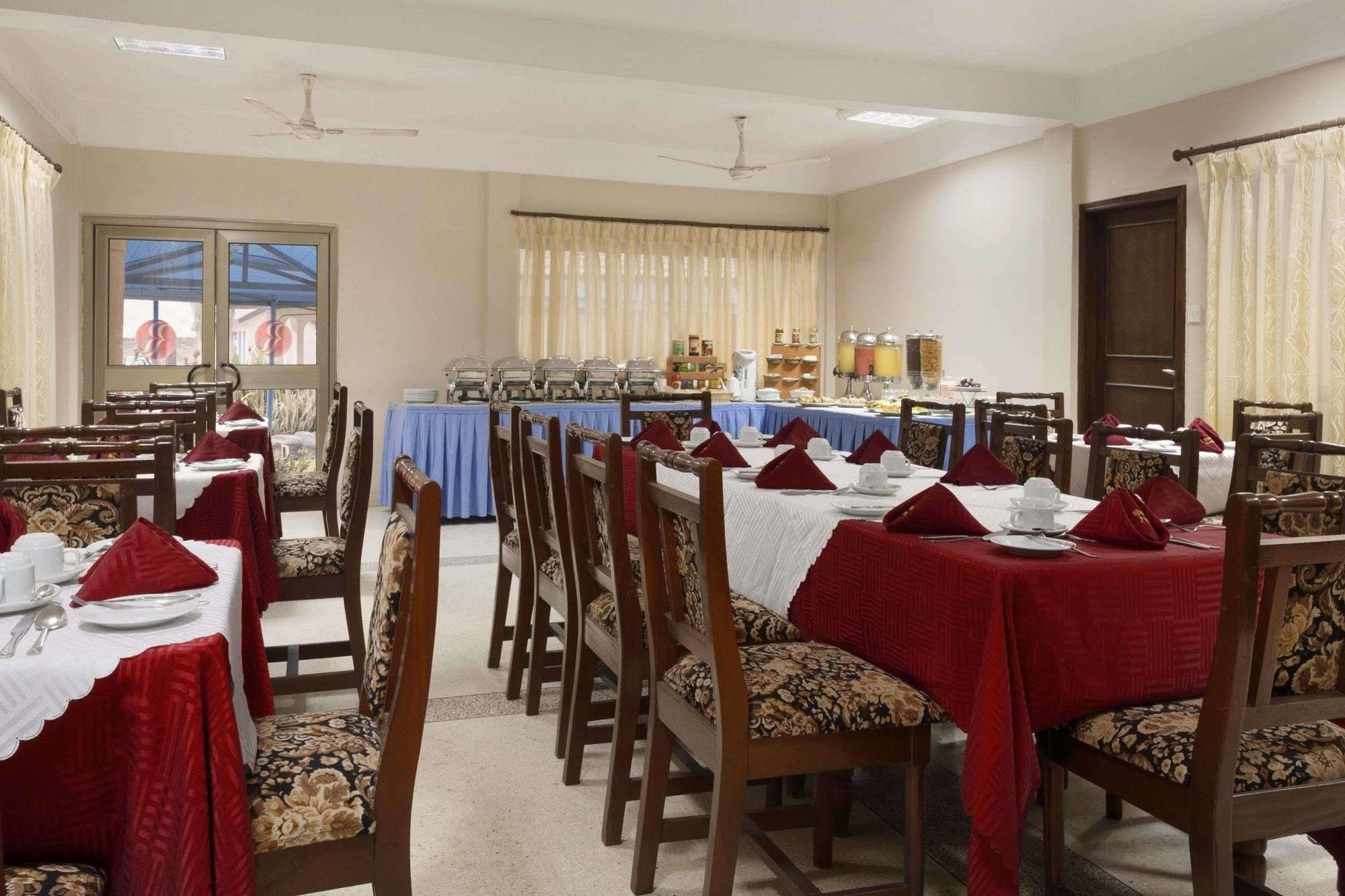 Ramada Resort Accra Bagian luar foto
