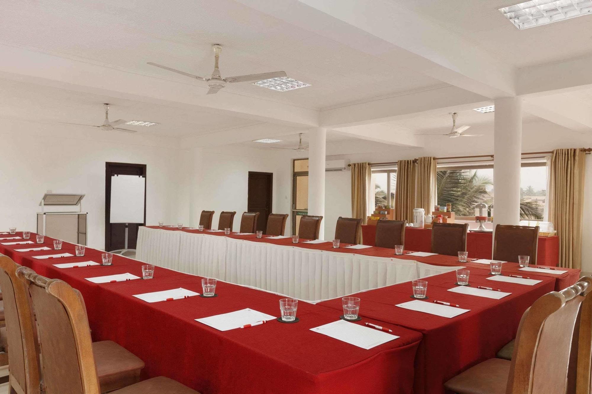 Ramada Resort Accra Bagian luar foto