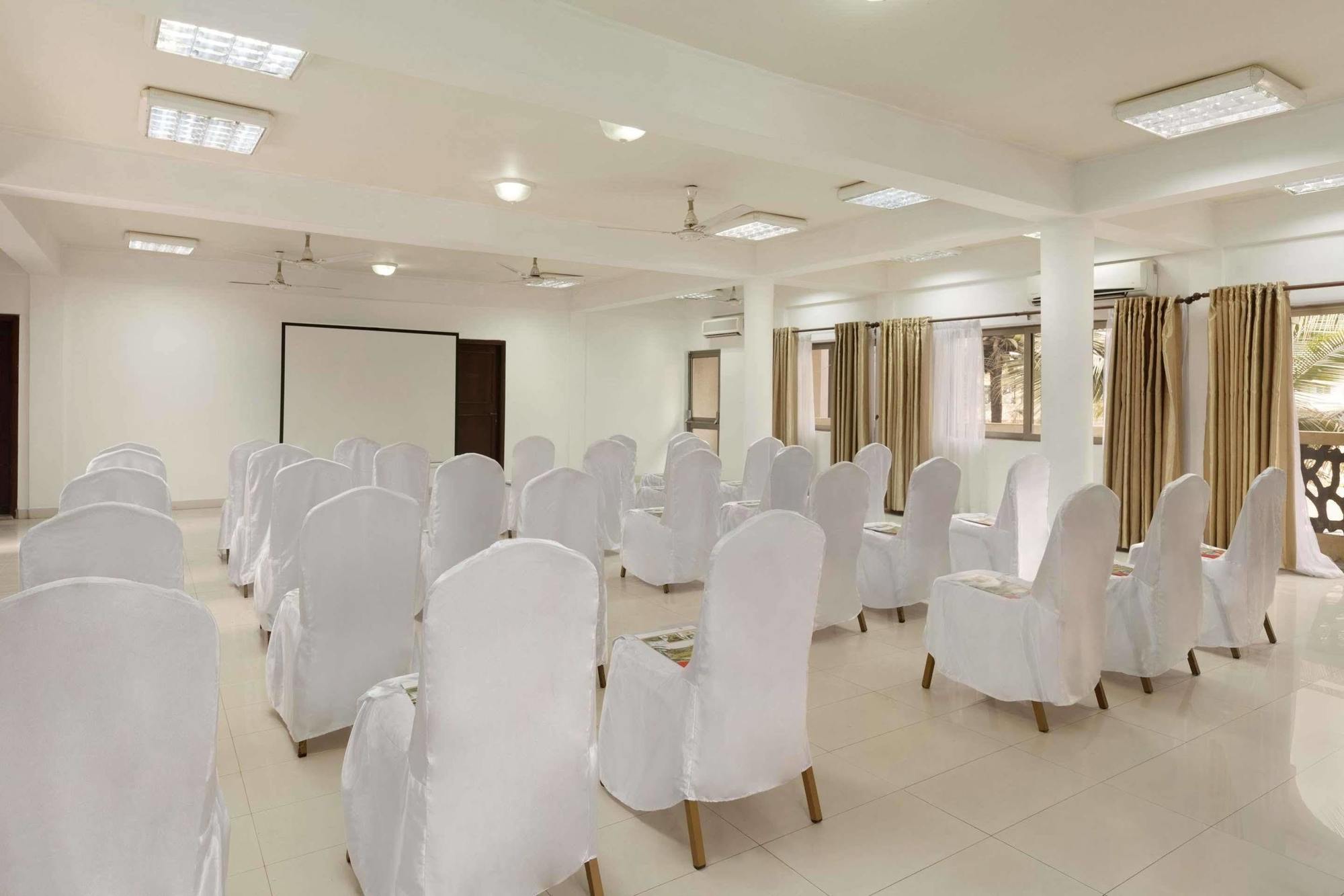 Ramada Resort Accra Bagian luar foto