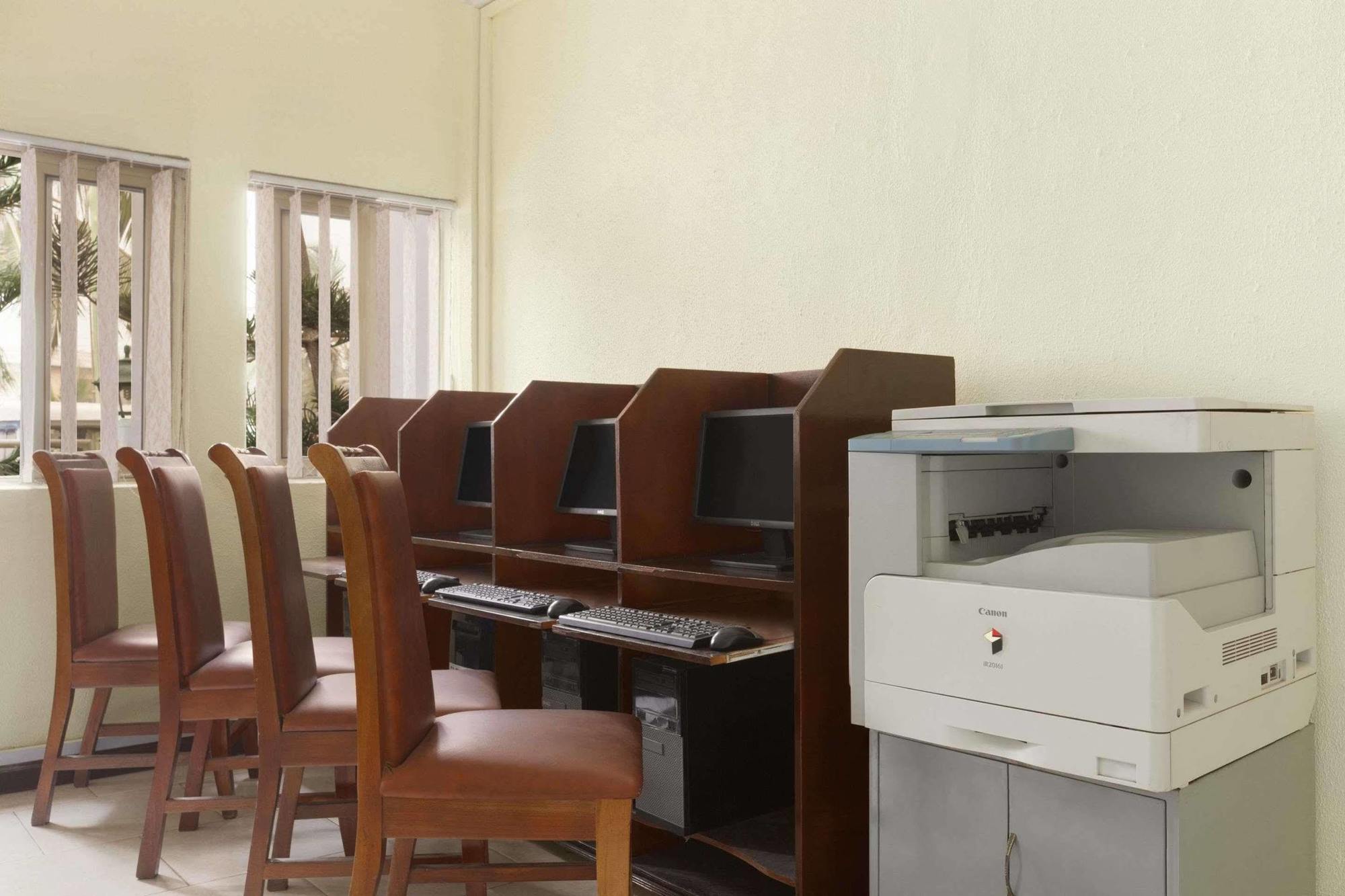 Ramada Resort Accra Bagian luar foto
