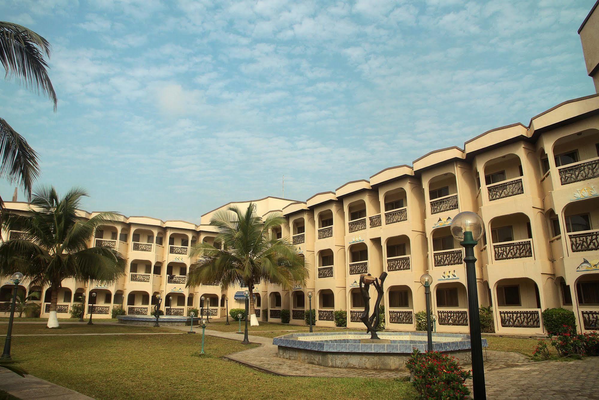 Ramada Resort Accra Bagian luar foto